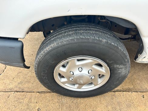 Used 2010 Ford E-250 and Econoline 250 image 17