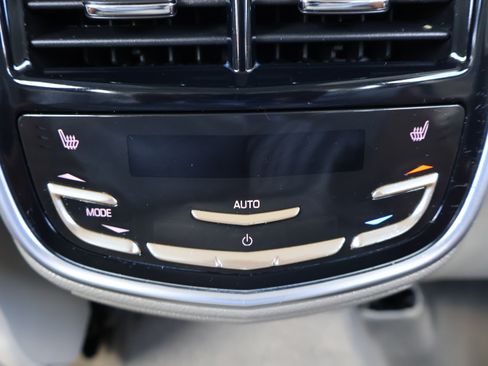 Used 2014 Cadillac XTS Platinum image 21