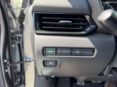 Used 2025 Nissan Sentra SV image 6