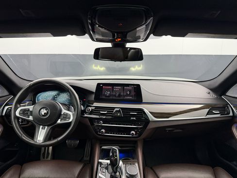 Used 2019 BMW M550i xDrive image 24