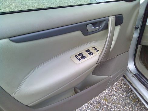 Used 2005 Volvo S60 2.4 FWD image 10
