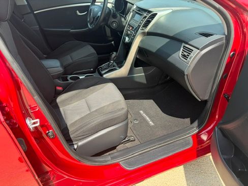 Used 2017 Hyundai Elantra GT Hatchback FWD image 7