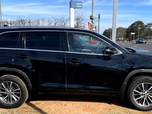 Used 2017 Toyota Highlander SE image 7