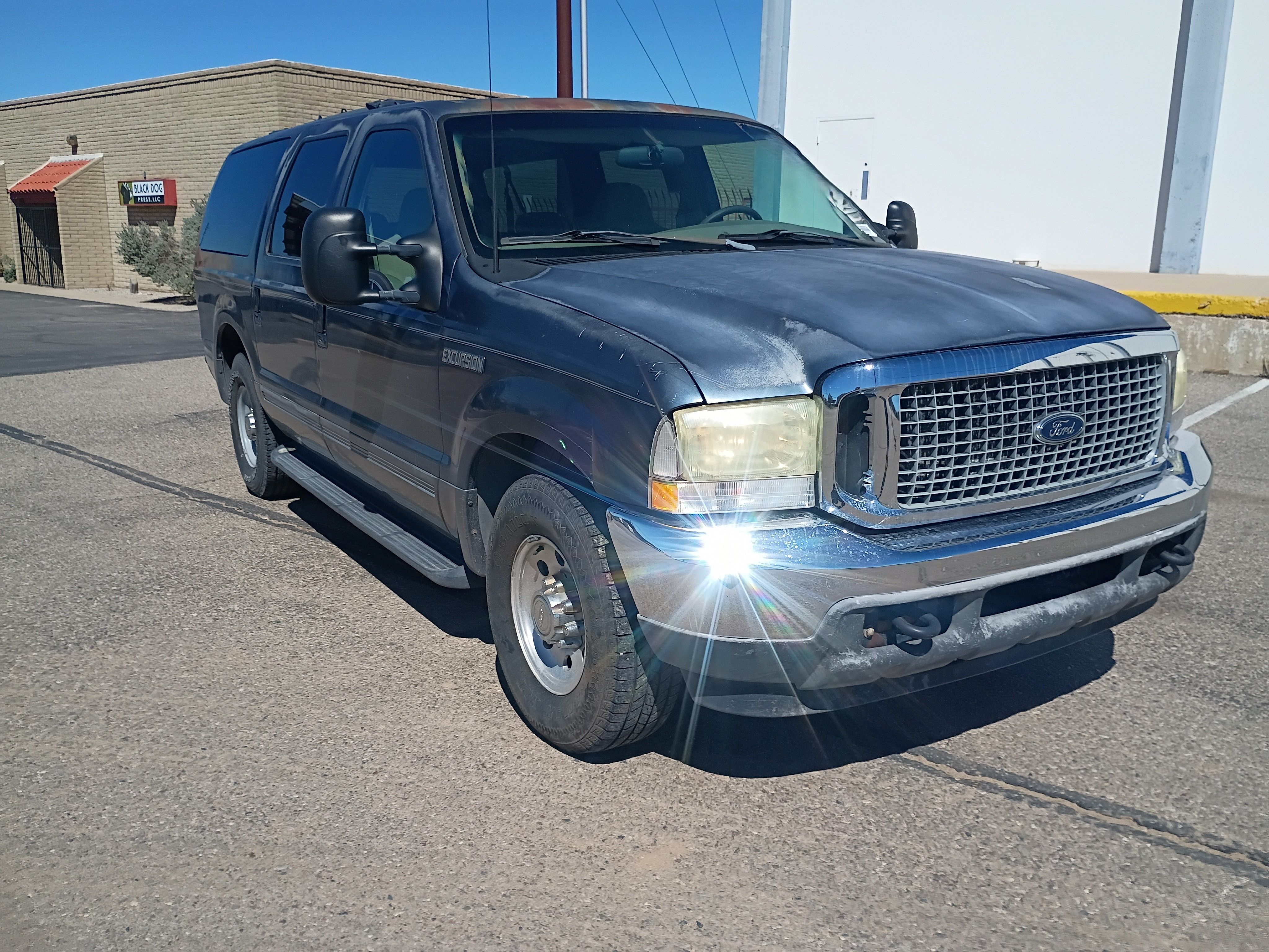 Used 2002 Ford Excursion 2WD XLT image 1