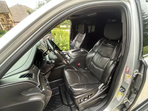 Used 2017 Cadillac Escalade 2WD Platinum image 31