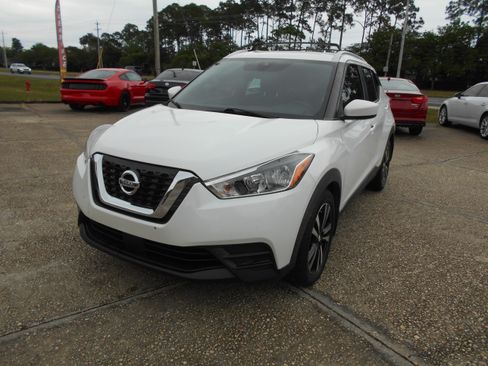 Used 2020 Nissan Kicks SV FWD image 3