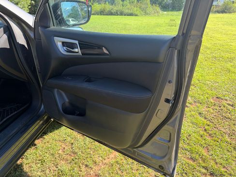 Used 2017 Nissan Pathfinder 4WD image 64