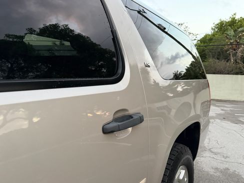 Used 2008 Chevrolet Suburban 4WD image 25