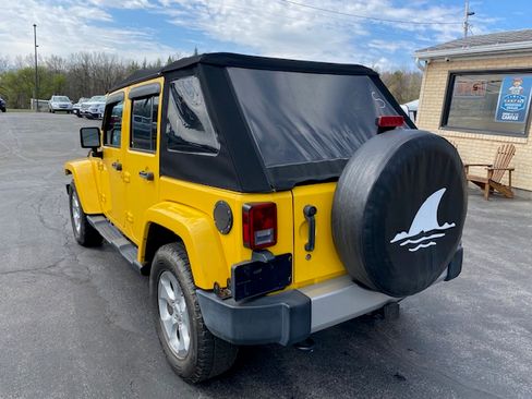 Used 2015 Jeep Wrangler Unlimited Sahara AWD/4WD image 8