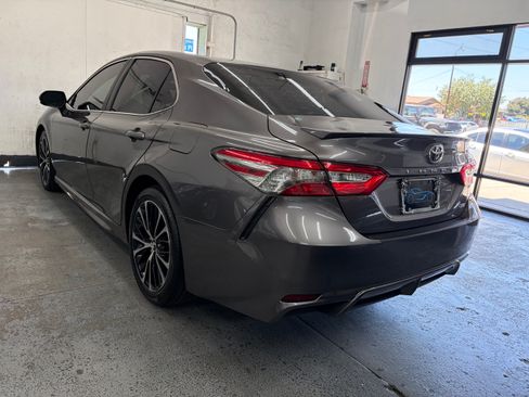 Used 2018 Toyota Camry SE Sedan FWD image 5