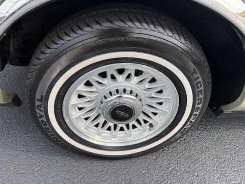 Used 1997 Lincoln Town Car Signature RWD image 31