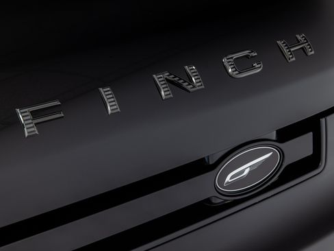Used 2025 Land Rover Defender 110 X-Dynamic SE image 10