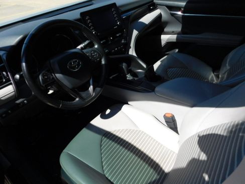 Used 2021 Toyota Camry SE image 8