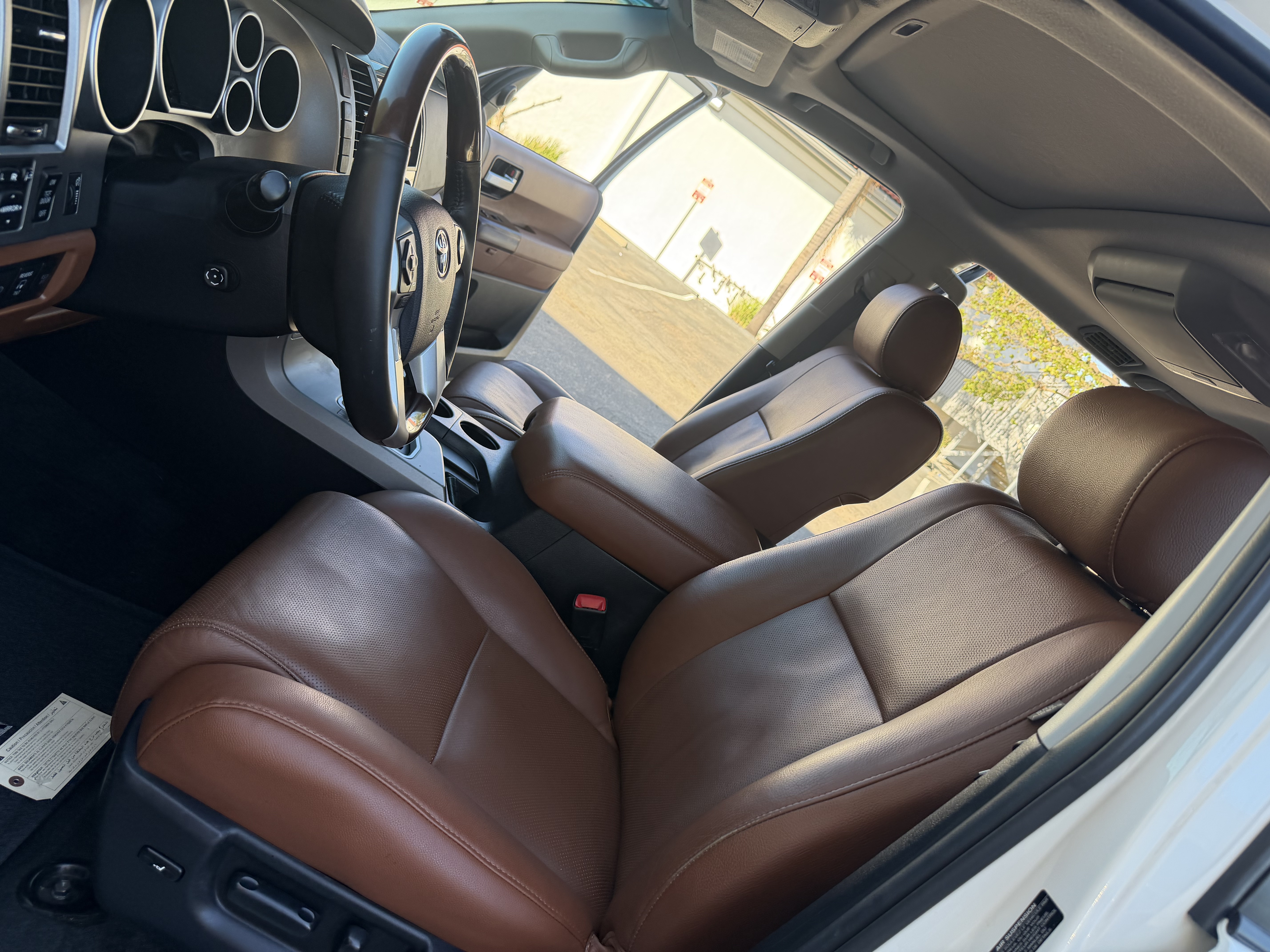 Used 2014 Toyota Sequoia 4WD Platinum image 22