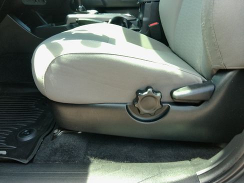 Used 2019 Toyota Tacoma 4x4 Double Cab SR5 image 40