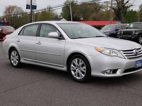 Used 2011 Toyota Avalon Limited image 10