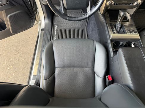 Used 2014 Lexus GX 460 image 26