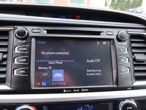 Used 2017 Toyota Highlander AWD LE Plus V6 image 26