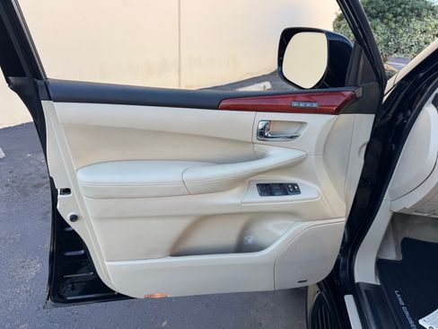 Used 2010 Lexus LX 570 image 21