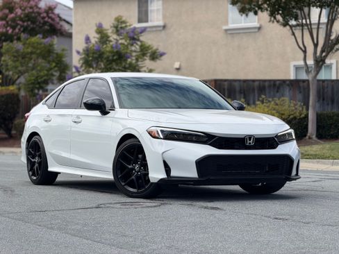 Used 2025 Honda Civic Sport Sedan image 4