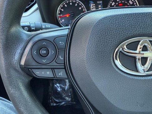 Used 2021 Toyota RAV4 XLE image 17