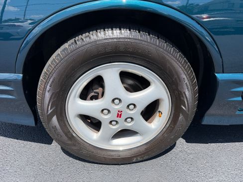 Used 1995 Oldsmobile Cutlass Supreme Convertible FWD image 47