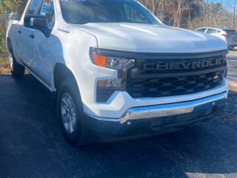 Used 2025 Chevrolet Silverado 1500 W/T image 2