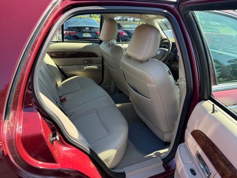 Used 2007 Mercury Grand Marquis LS w/ Premium Package RWD image 17