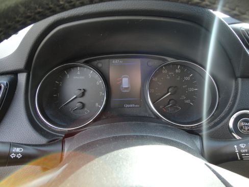 Used 2018 Nissan Rogue image 8