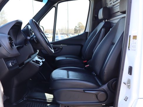 Used 2022 Mercedes-Benz Sprinter 2500 image 11
