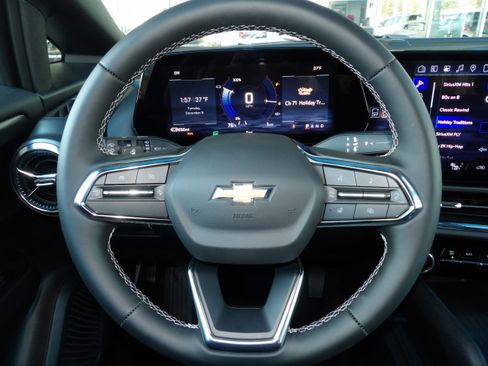 New 2026 Chevrolet Equinox EV LT image 29