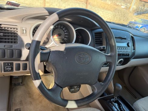 Used 2008 Toyota Tacoma PreRunner image 18