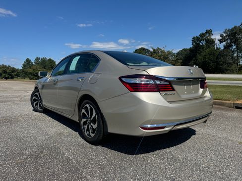 Used 2016 Honda Accord EX image 24