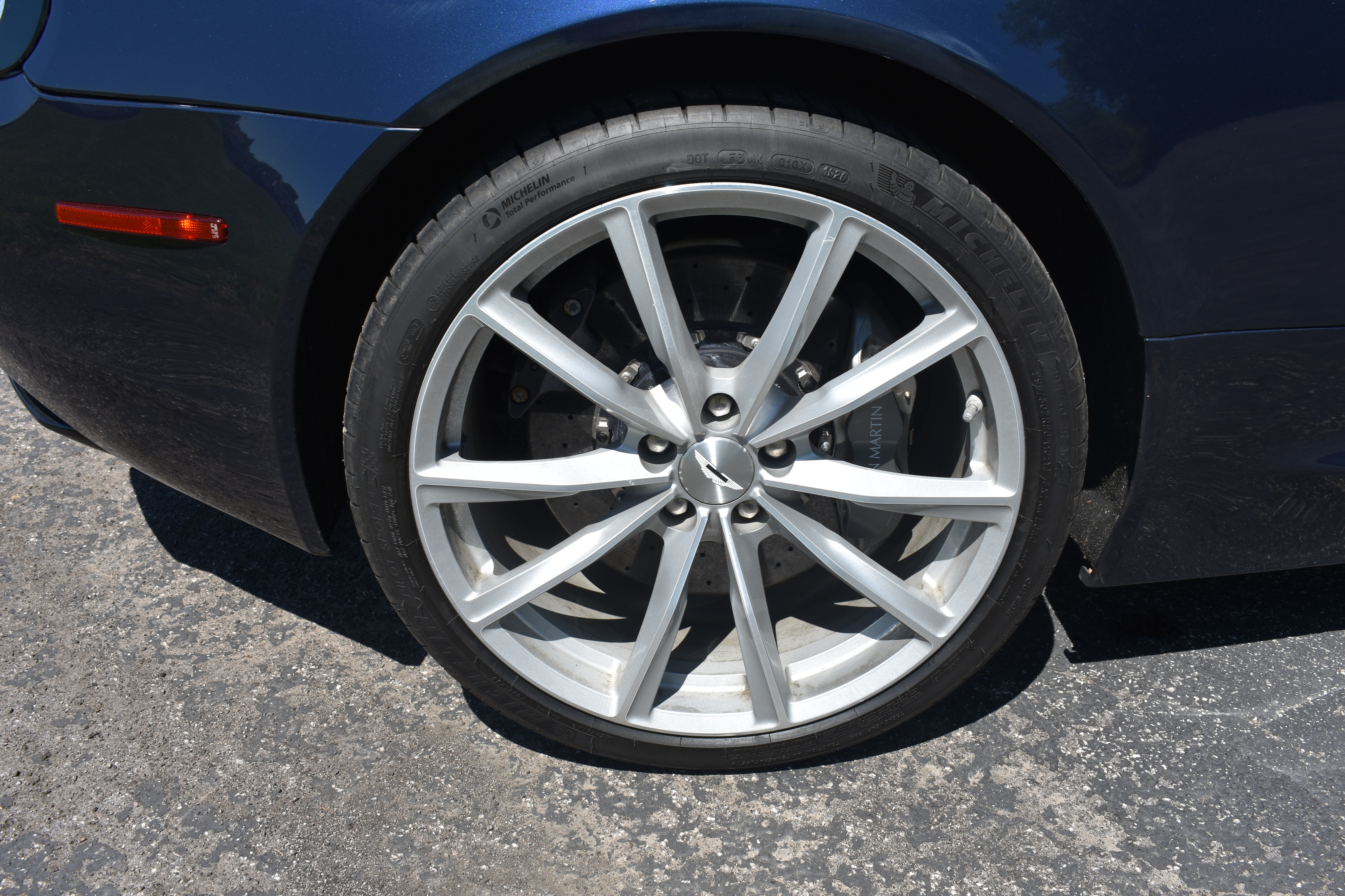 Used 2016 Aston Martin DB9 GT Volante RWD image 46