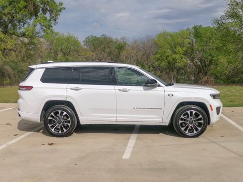 Used 2021 Jeep Grand Cherokee L Overland image 3