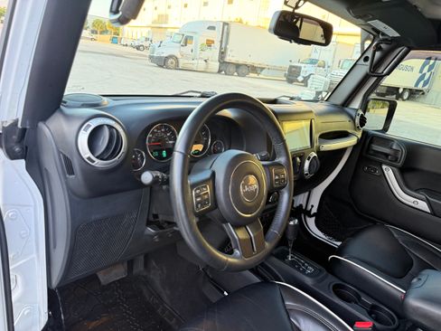 Used 2015 Jeep Wrangler 4WD Unlimited Sahara image 67