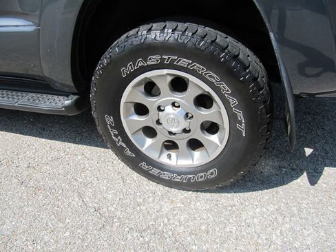 Used 2005 Toyota 4Runner Limited image 4