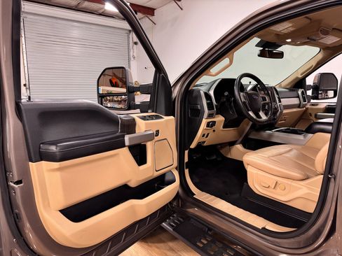 Used 2020 Ford F250 Lariat image 12