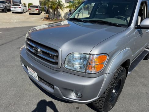 Used 2004 Toyota Sequoia Limited image 9