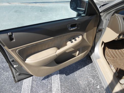 Used 2004 Honda Civic LX image 8