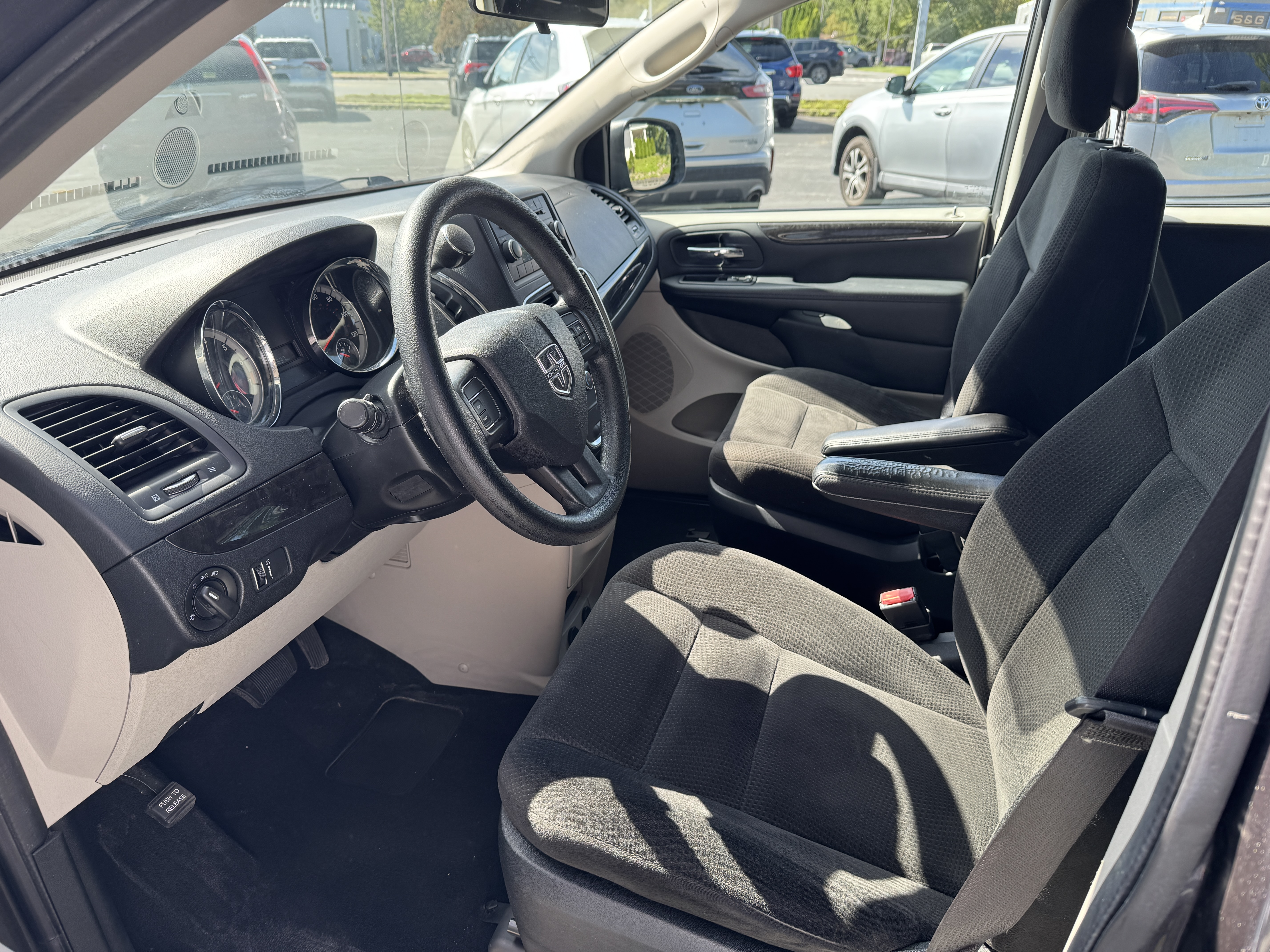 Used 2016 Dodge Grand Caravan American Value Package FWD image 7