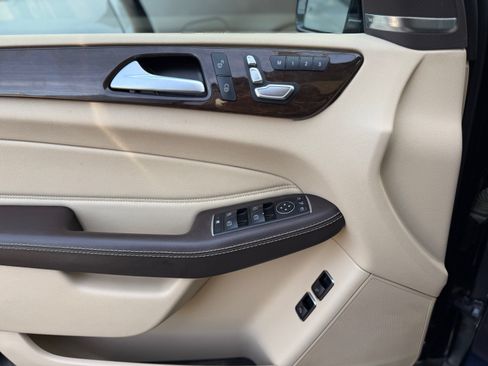 Used 2017 Mercedes-Benz GLS 450 image 19