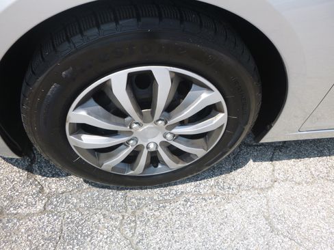 Used 2014 Chevrolet Cruze LS FWD image 9