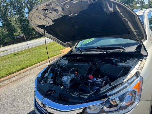 Used 2016 Honda Accord EX image 21