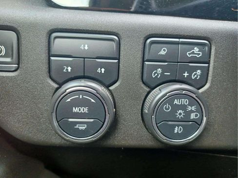 Used 2024 Chevrolet Silverado 3500 4x4 Crew Cab LT DRW image 16