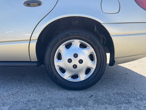 Used 2001 Saturn S-Series SL1 Sedan FWD image 15