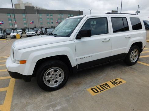 Used 2017 Jeep Patriot Sport image 4