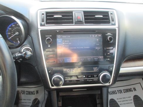 Used 2018 Subaru Outback 2.5i Limited image 5