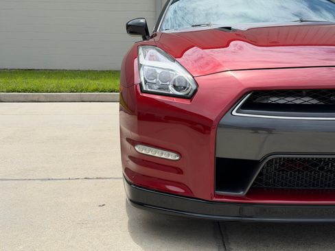 Used 2015 Nissan GT-R Premium AWD/4WD image 9
