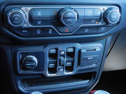 Used 2019 Jeep Wrangler 4WD Unlimited Sport image 3
